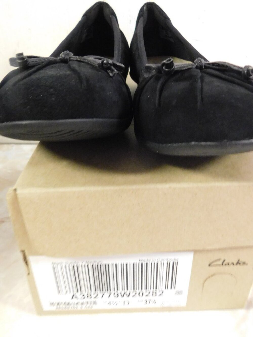 Clarks Black Suede Ballerina Flat Style Shoes sz 7 Med - Picture 8 of 9
